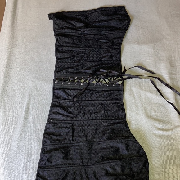 Intimates Pennington Woman’s Black Corset - Picture 8 of 10